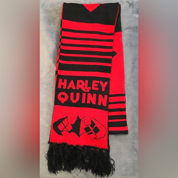DC Comics - Harley Quinn Black And Red Knit Scarf With Fringe Detail - O/S - Picture 1 of 5